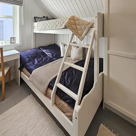 Holiday home 3 Bedroom Stunning In Holmsbu